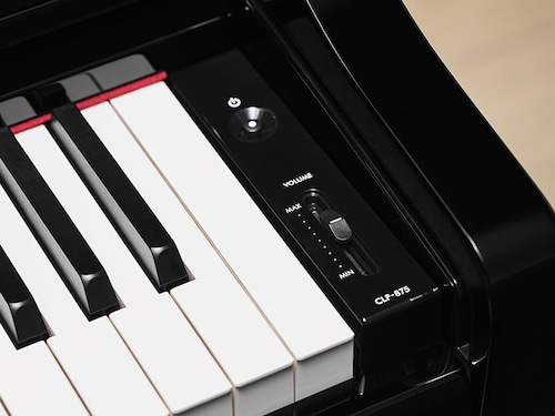 Крупный план регулятора громкости Yamaha Clavinova серии CLP