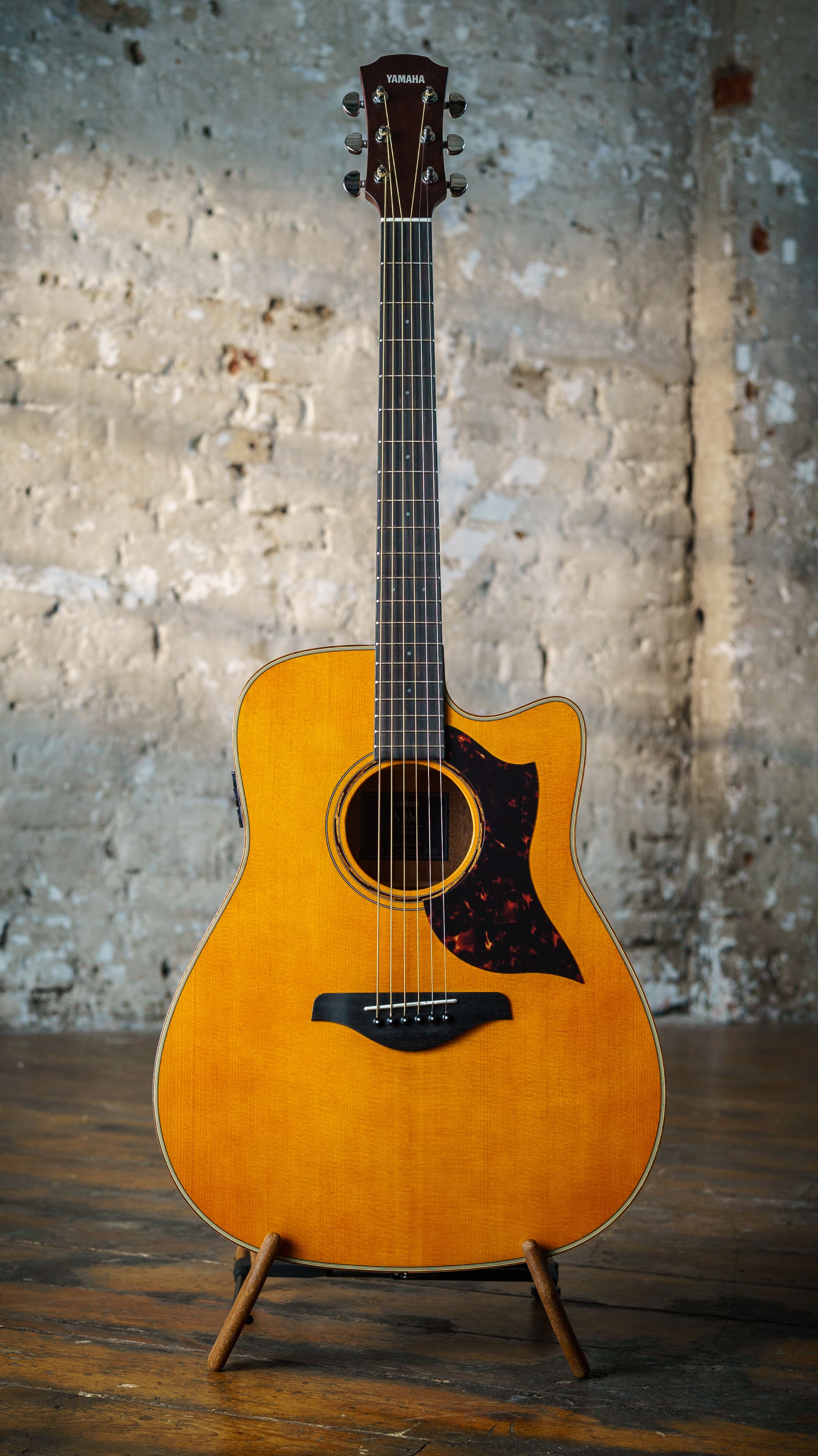 yamaha cutaway guitar